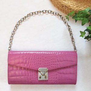 ELLEN TRACY CROC EMBOSSED BAGUETTE BAG, PINK